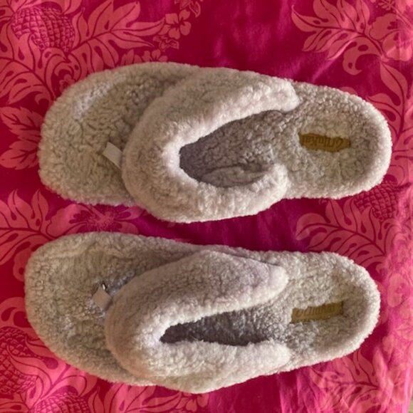 OLUKAI KIPE'A HEU LILAC SHEERLING FLIP FLOPS SANDALS HAWAII INSPIRED NICE COZY 9 - Picture 1 of 12